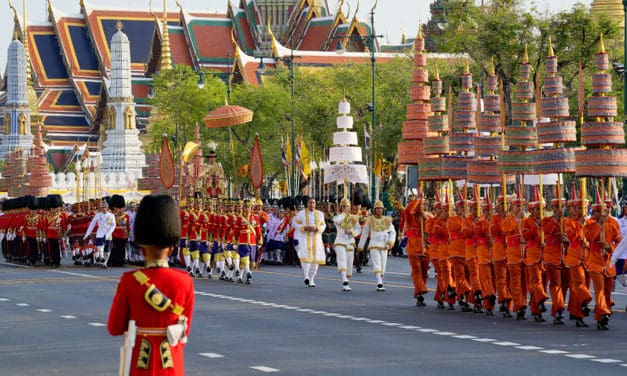 ประมวลภาพการเสด็จเลียบพระนคร และการเสด็จออกสีหบัญชร รัชกาลที่ 10